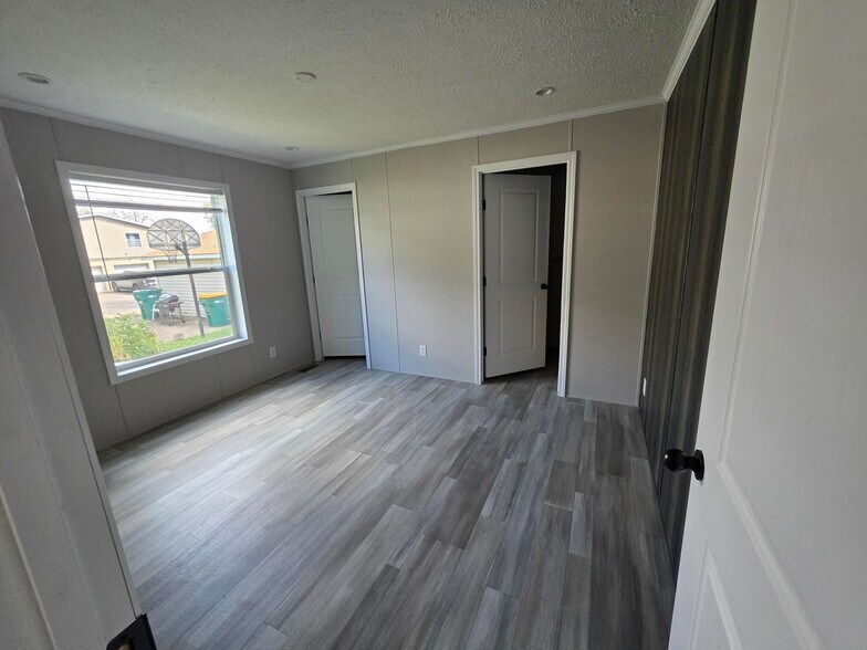 Building Photo - 92 Thomas Ln