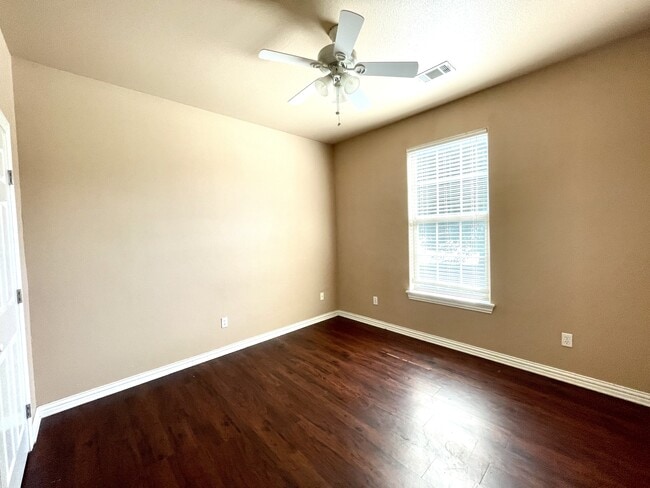 Building Photo - 408 Boggy Creek Dr