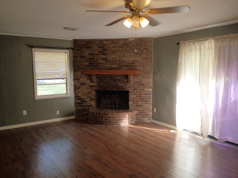 Building Photo - 3112 Revere St