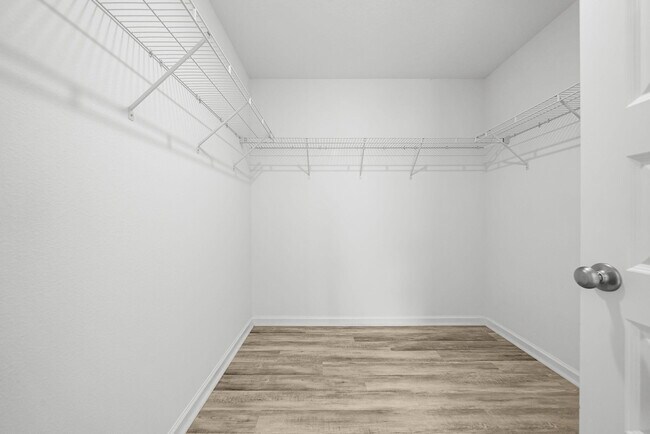 Building Photo - 39 Riverwalk Xing