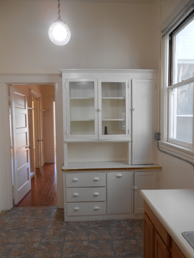 Building Photo - 1087 Valencia St