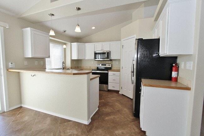 Building Photo - Immaculate Single-Level Home