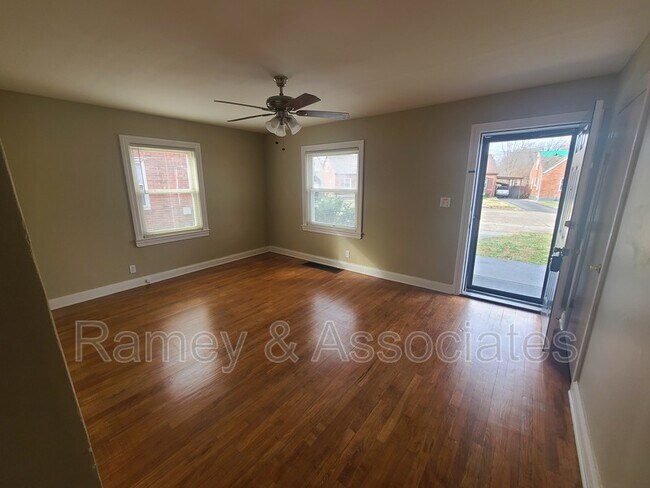 Building Photo - 1627 Catalpa St