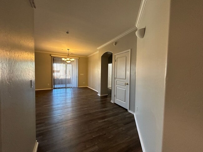 Building Photo - 955 E Knox Rd