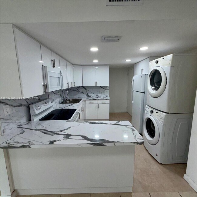 Building Photo - 8775 Park Blvd