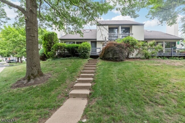 Building Photo - 240 Arrowood Way