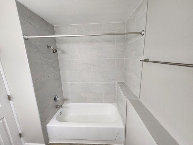 Building Photo - 2922 Straus Ln