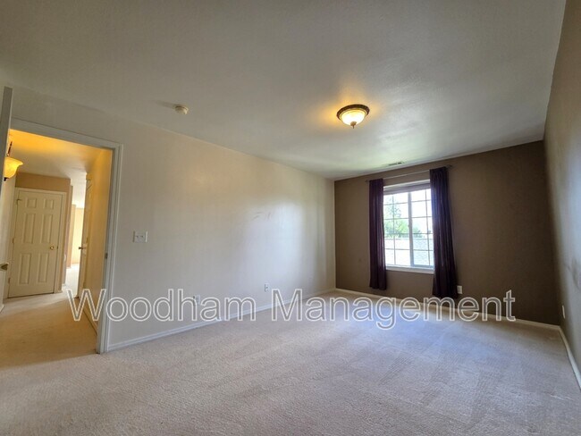 Building Photo - 2940 W Villard St