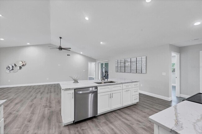 Building Photo - 618 Eastpointe Ct