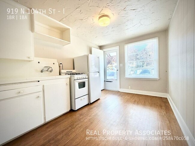 Building Photo - 919 N 104th St