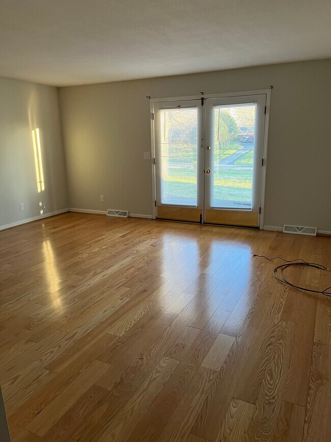 Building Photo - 611 E Mountcastle Dr