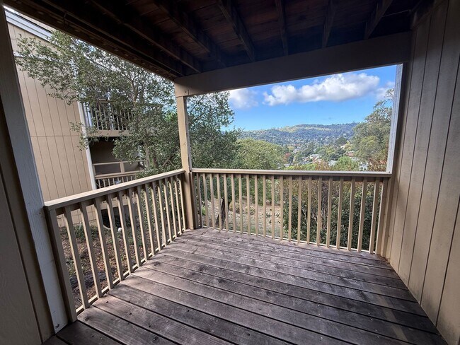 Building Photo - PENDING WITH ACCEPTED APPLICATION - LARGE ...