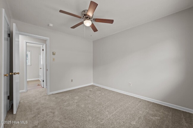 Building Photo - 2503 Country Club Rd