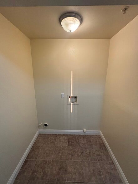 Building Photo - 160 W 52nd St