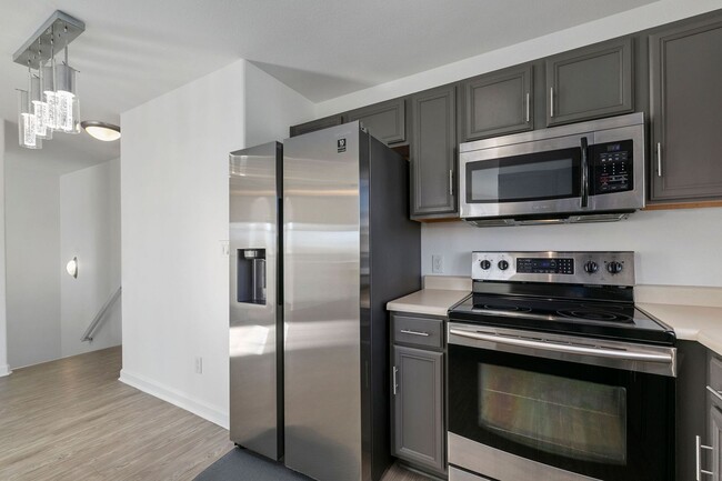 Building Photo - Updated 2 Bedroom 2 Bathroom Condo with 1 ...