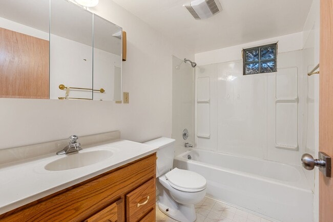 Building Photo - 9 Big Horn Dr