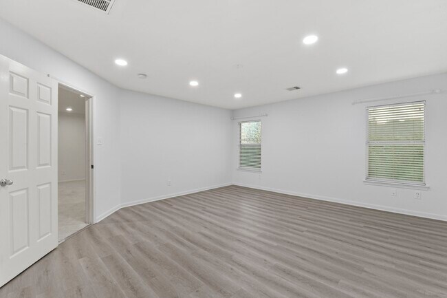 Building Photo - 15811 Vinemoss Ln
