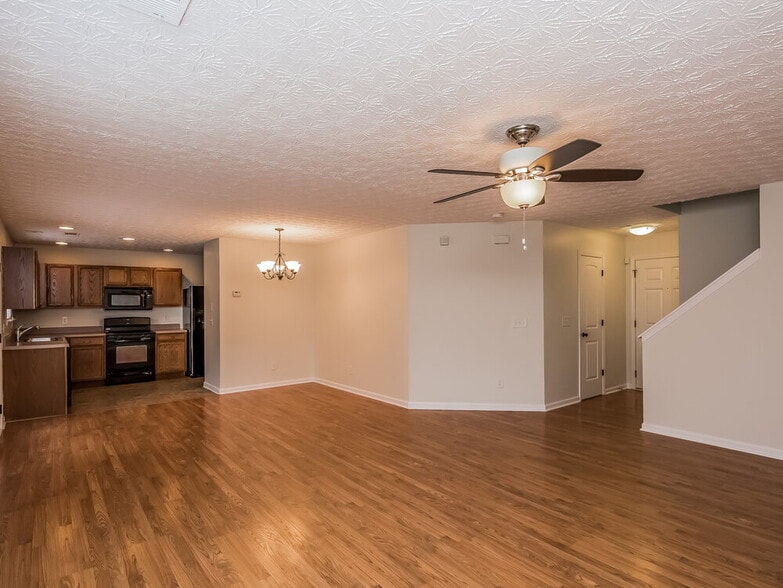 Building Photo - 120 Holly Mill Village Dr