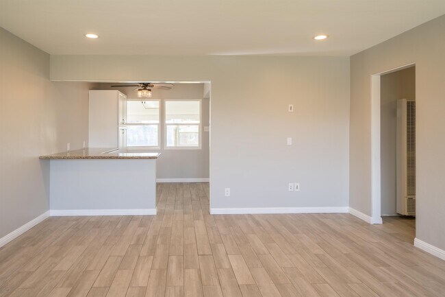 Building Photo - 1611 S Tremont St