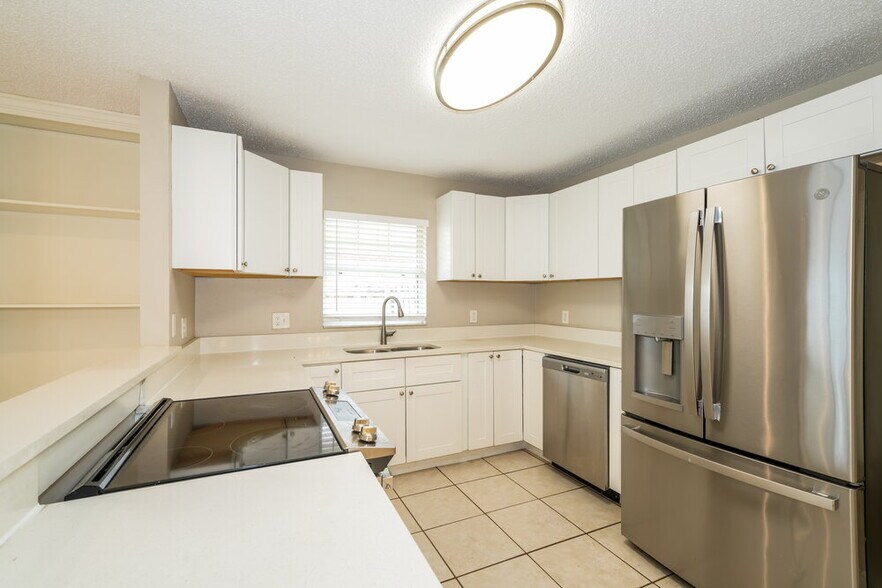 Building Photo - 15709 Squirrel Tree Pl
