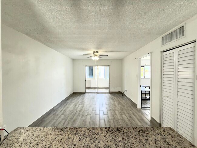 Building Photo - 6507 Winfield Blvd