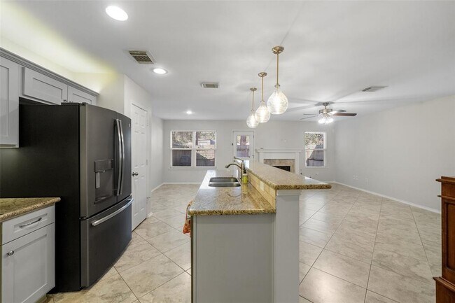 Building Photo - 131 N Villa Oaks Dr