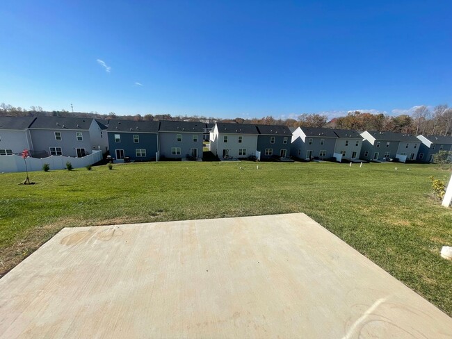 Building Photo - Gorgeous Locust Thicket Townhome