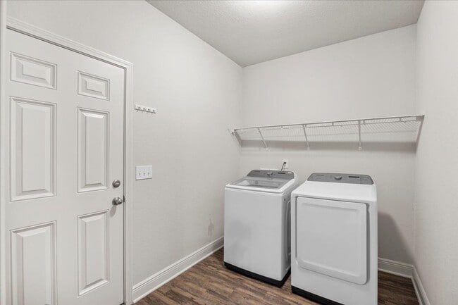 Building Photo - 3 bedroom 2 bathroom- GREAT Location in Pace!