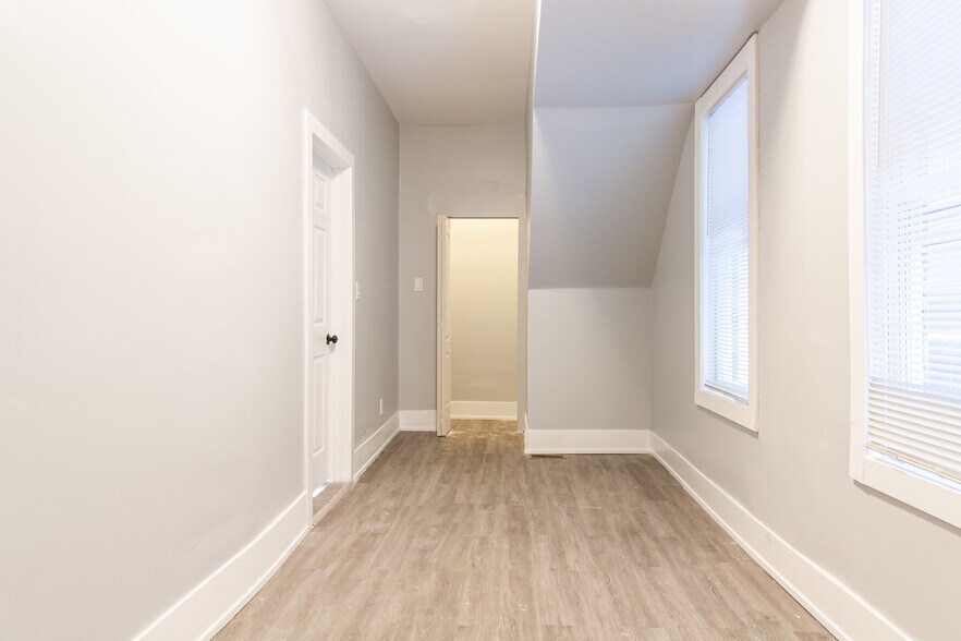 Building Photo - 2659 W Homer St