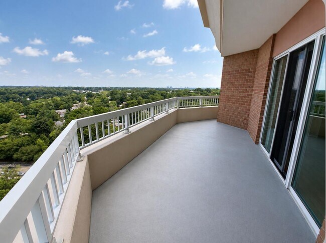 Building Photo - 3101 N Hampton Dr