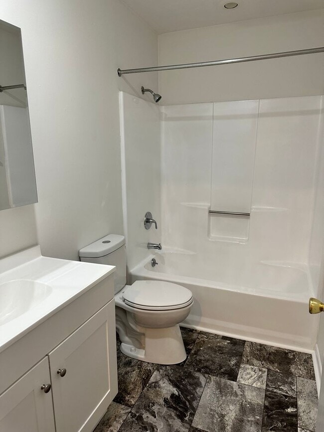 Building Photo - 2 bedroom townhouse in The Midlands! Available November 2025!