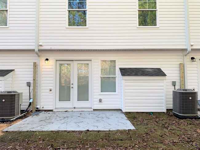 Building Photo - 339 Pond View Rd