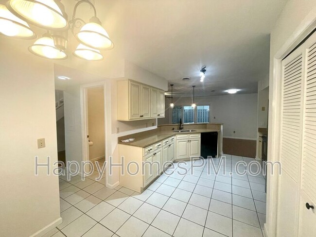 Building Photo - 1125 Monaco Dr