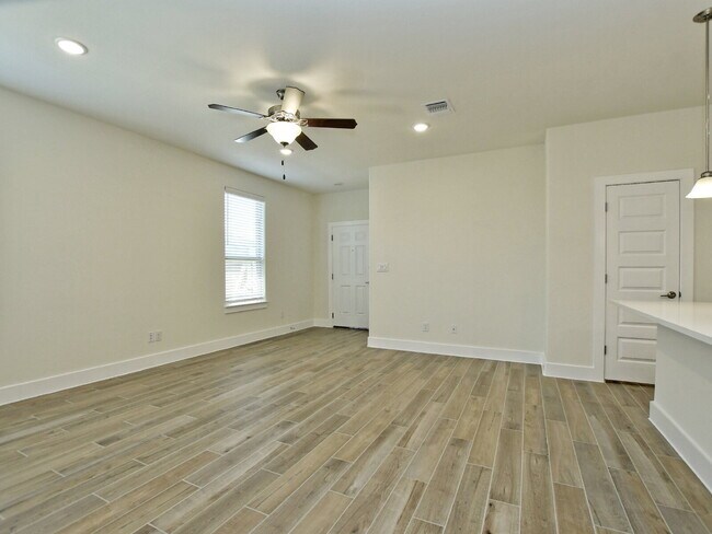 Building Photo - 412 Parkline Dr