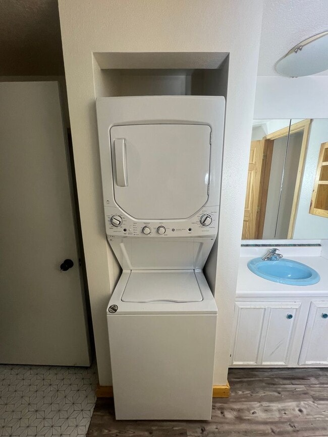 Building Photo - Meadow Studio Condo