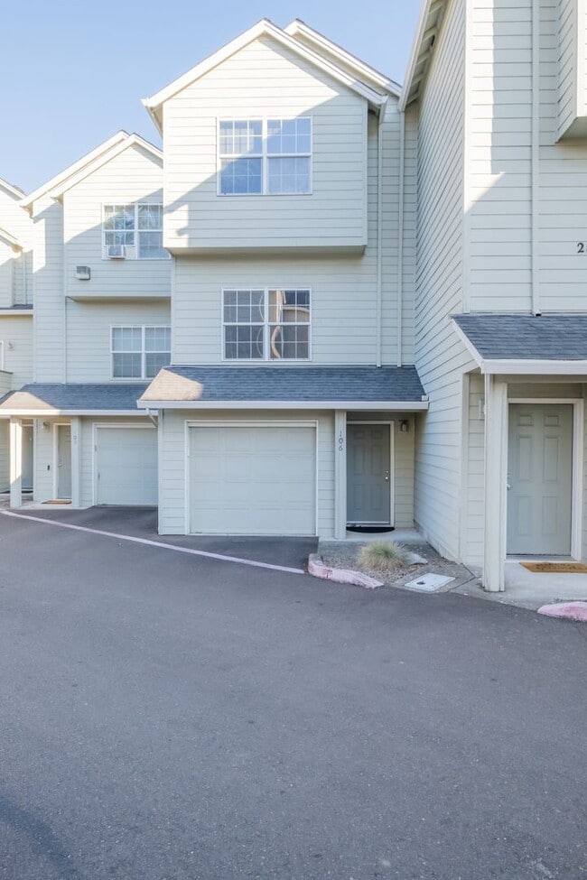 Building Photo - Stylish 2-Bedroom Condo Near OSU – Spaciou...