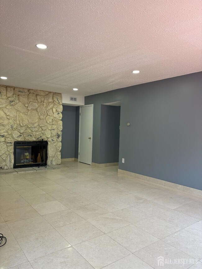 Building Photo - 1209 Edison Glen Terrace