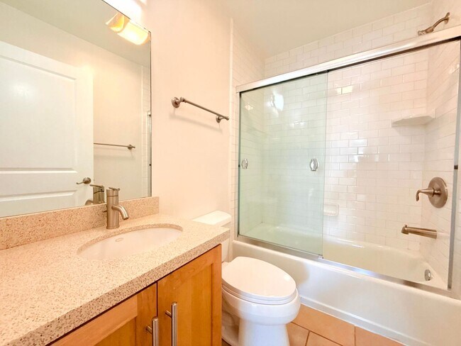 Building Photo - Fantastic Spacious 2 bed 2 bath condo in prime Sherman Oaks - Studio City with Pool and Gym!
