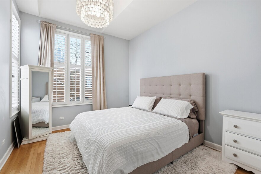 Vaulted Ceilings - 1610 N Larrabee St