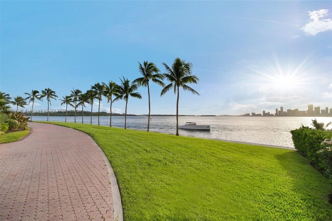 Building Photo - 19116 Fisher Island Dr