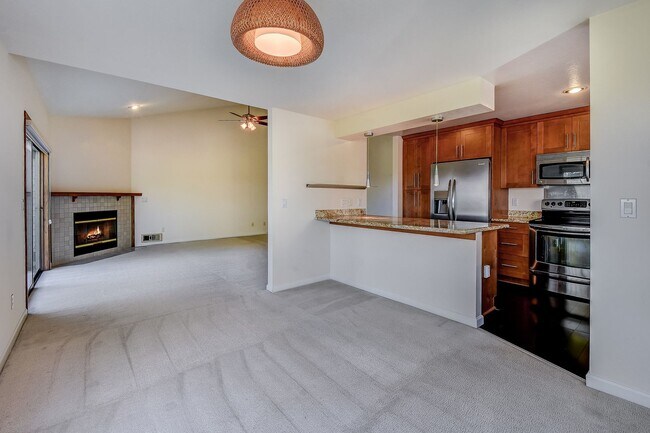 Building Photo - 2bd/2ba Bellevue Condo