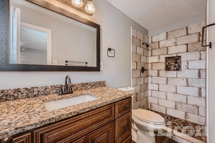 Building Photo - 105 Cook Ln