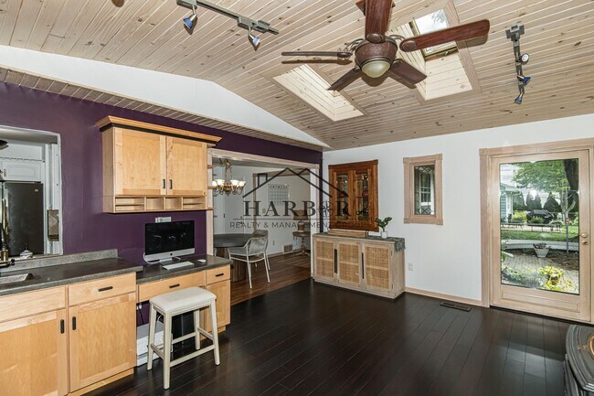 Building Photo - Your NW Sanctuary: 4-BR Single Family Home