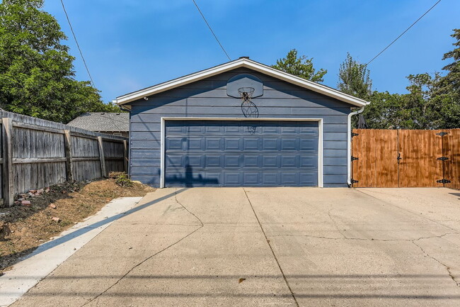 Building Photo - Charming 4-Bedroom Denver Home in West Hig...