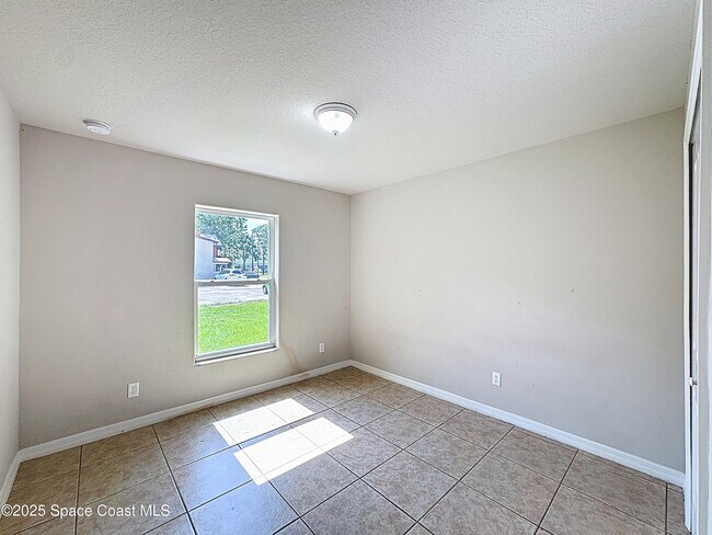 Building Photo - 218 Parker Dr