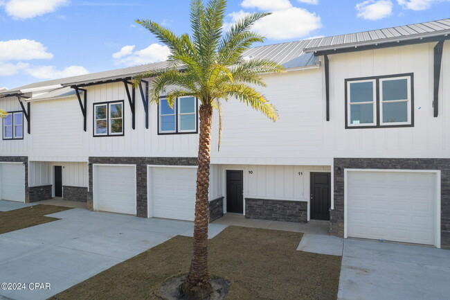 Building Photo - 6997 Patronis Dr