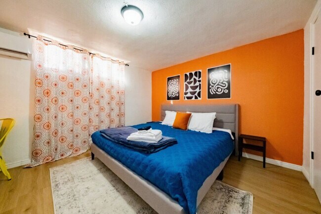 Building Photo - 170 E 100 N