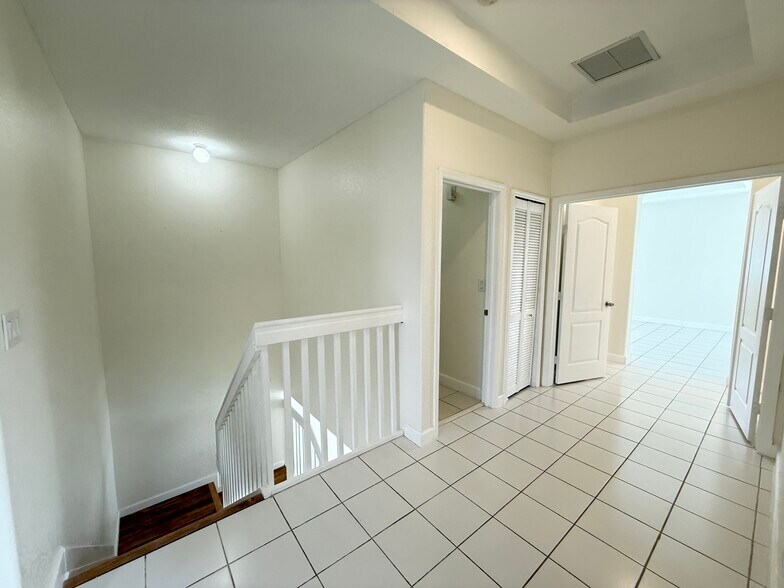 Building Photo - 15131 SW 23rd Ln