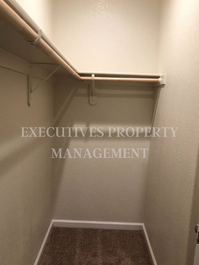 Building Photo - 1470 Woodbury Ct