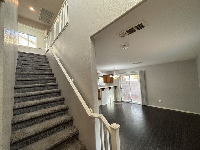 Building Photo - Gorgeous 3Bed/2.5Bath/2Car, 2-Story Home located in Spring Valley- $300 Off Move in Fees!